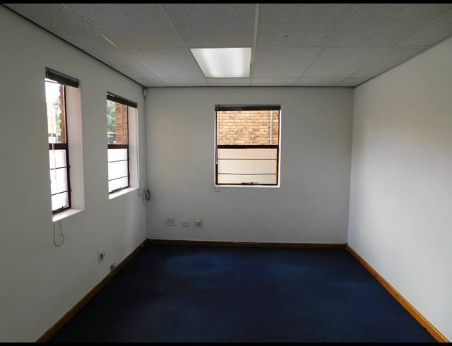 240M² OFFICE FOR SALE IN WELTEVREDEN PARK